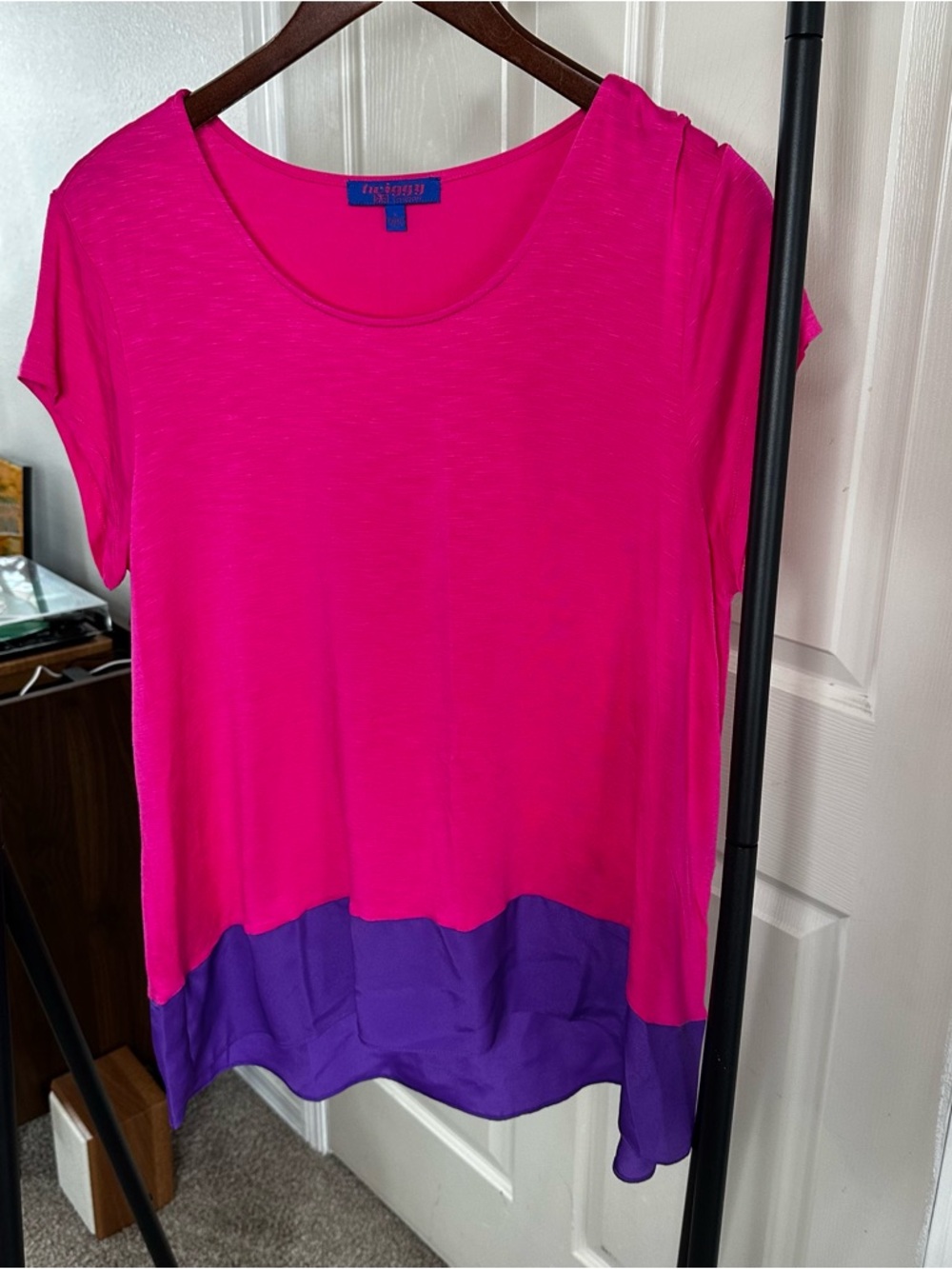 Women’s Two-Tone Pink and Purple Short Sleeve Top 🛞